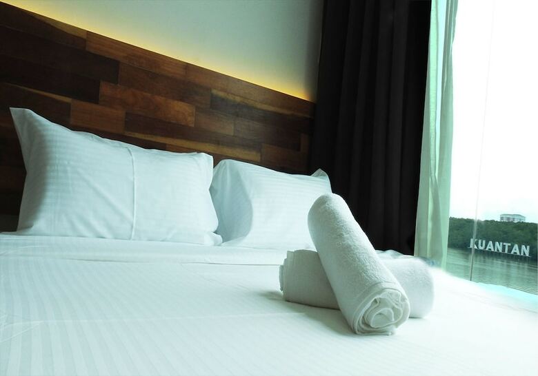 The Riverbank Hotel