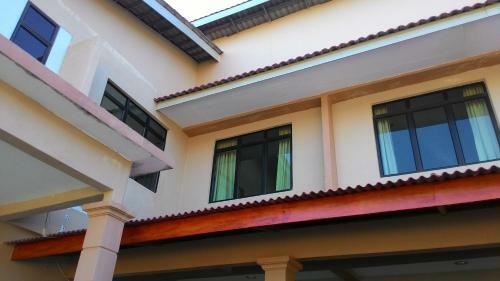 Hostal Cempaka Beach Resort