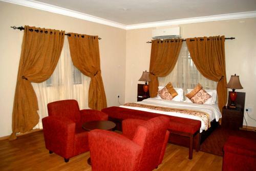 Hotel Grand Inn & Suites