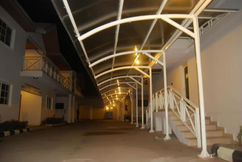 Hotel Grand Inn & Suites