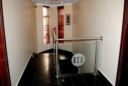 Hotel Grand Inn & Suites