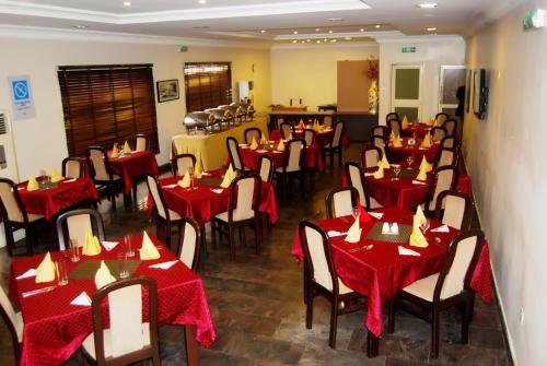 Hotel Grand Inn & Suites