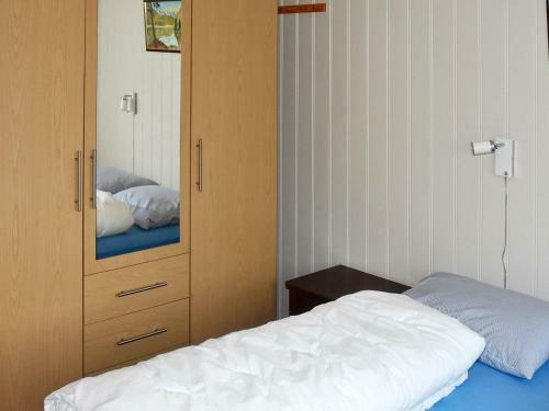 Three-bedroom Holiday Home In Blaks�ter