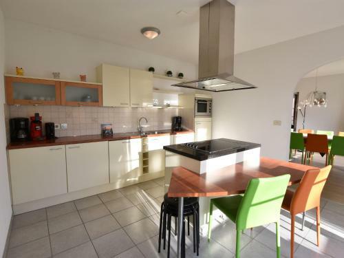 Modern Holiday Home In Hengstdijk With Pool