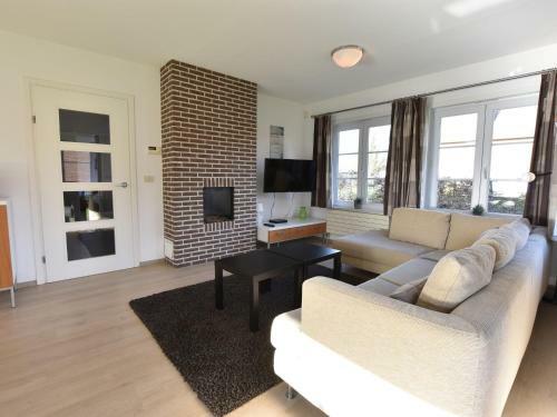 Modern Holiday Home In Hengstdijk With Pool