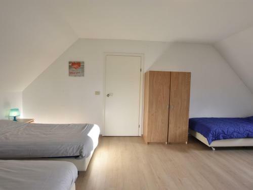 Modern Holiday Home In Hengstdijk With Pool