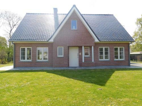 Modern Holiday Home In Hengstdijk With Pool