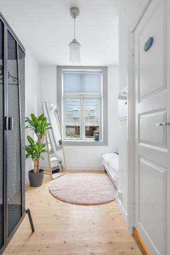 Lo Apartments