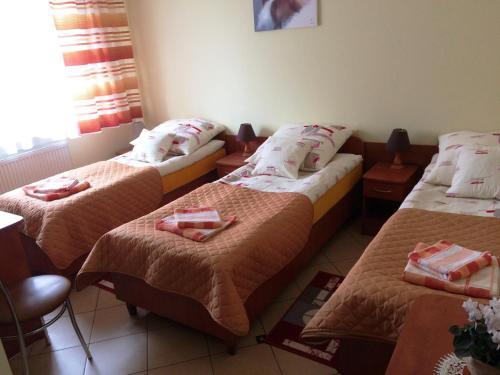 Hostal Us?ugi Hotelowe Modlin Airport