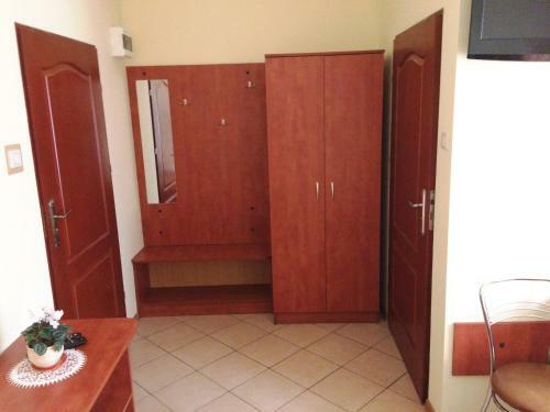 Hostal Us?ugi Hotelowe Modlin Airport