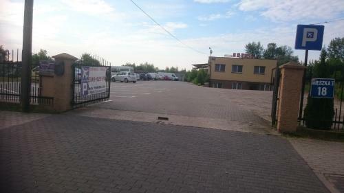 Hostal Us?ugi Hotelowe Modlin Airport