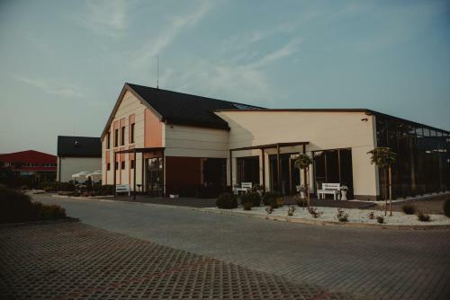 Centrum Bankietowo - Hotelowe "per?a"