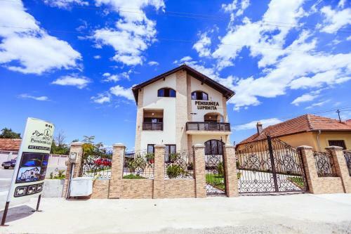 Hostal Pensiunea Luminita