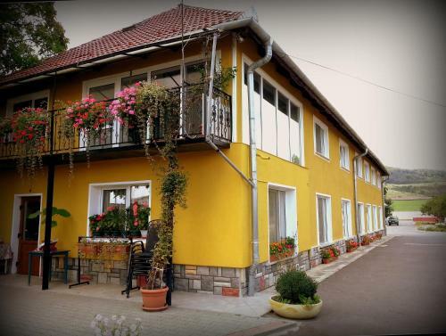 Hostal Cazare La Troita