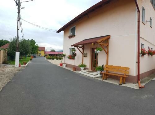 Hostal Cazare La Troita