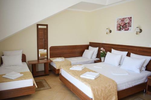 Hostal Avghust Guest House