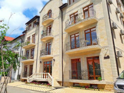 Hostal Avghust Guest House