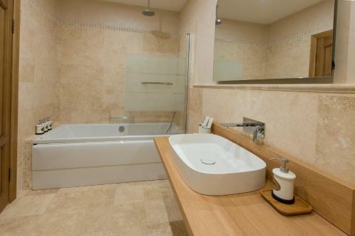 Okhotnichyi Sezony Hotel