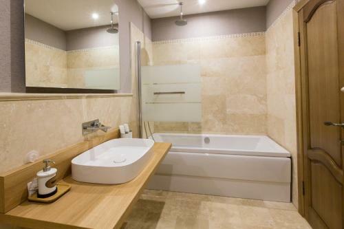 Okhotnichyi Sezony Hotel