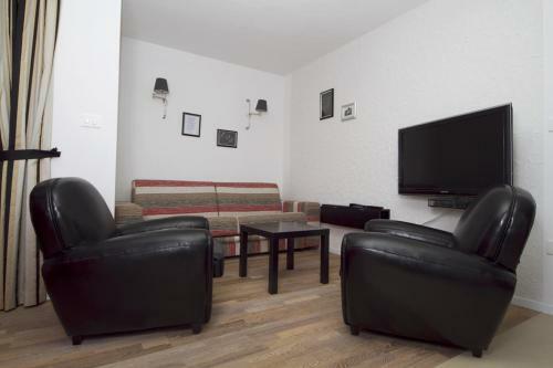 Apartments Mengore