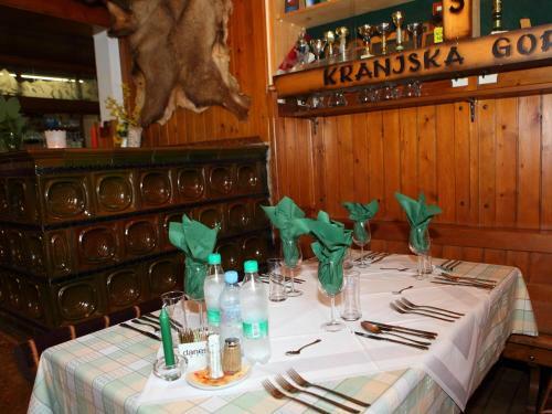 Hostal Planinska Ko?a Na Gozdu