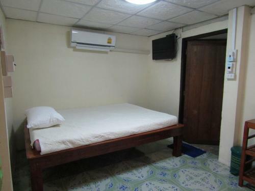 Hostal Ban Kru Ching Guesthouse