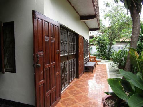 Hostal Ban Kru Ching Guesthouse