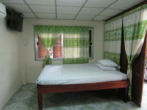 Hostal Ban Kru Ching Guesthouse