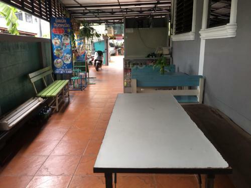 Hostal Khaohom House