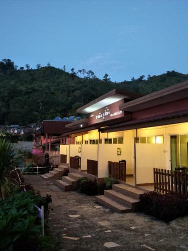 Hotel Buran Phucheefah Resort
