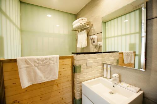 823 Tourist Hotel