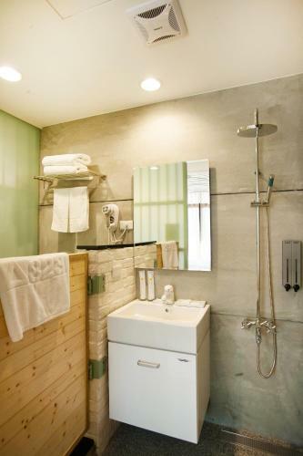 823 Tourist Hotel
