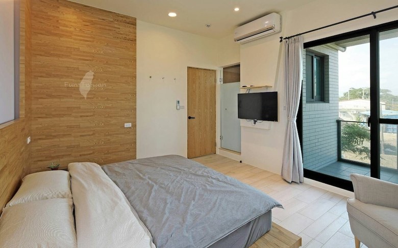 Hotel Less Is More