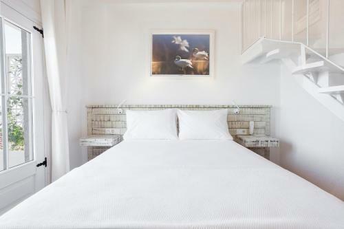 Cunda Pur Beyaz Hotel