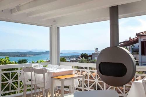 Cunda Pur Beyaz Hotel