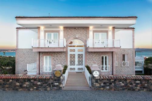 Cunda Pur Beyaz Hotel