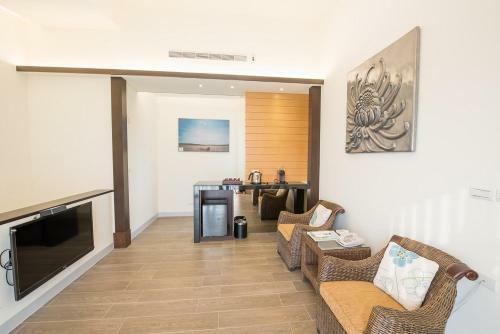 Shangri Longluan Lake One B&B