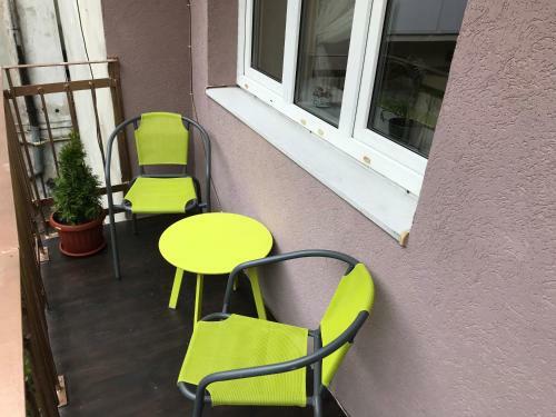 Honey Apartment With Balcony