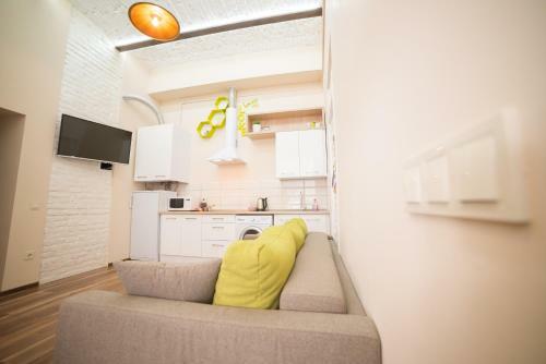 Honey Apartment With Balcony
