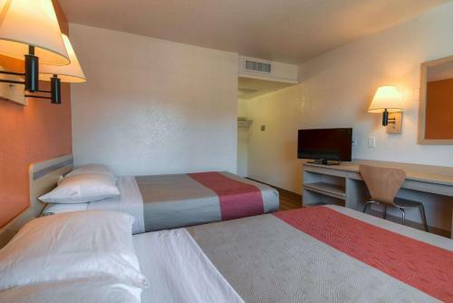 Hotel Motel 6 Riverside West