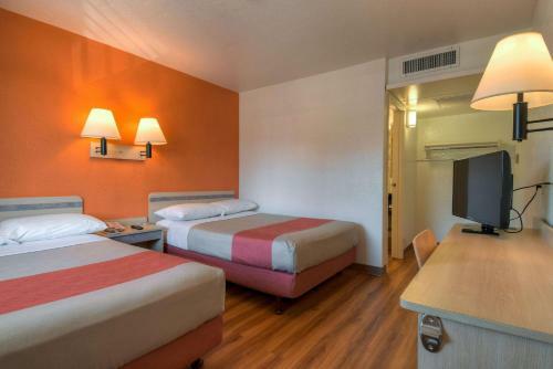 Hotel Motel 6 Riverside West