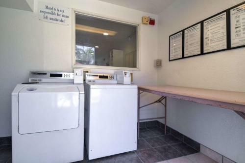 Hotel Motel 6 Riverside West