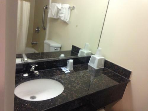Hotel Red Carpet Inn - New Brunswick