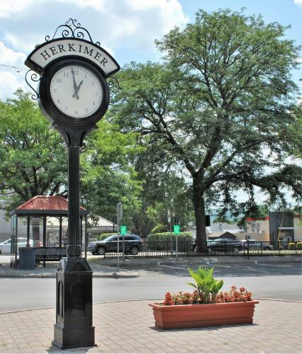 Grand Colonial Bed And Breakfast