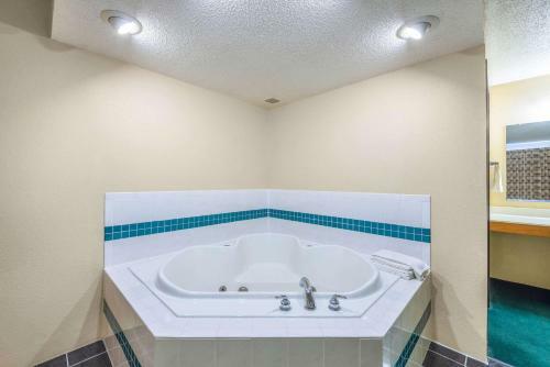 Hotel Rodeway Inn