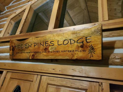 Lodge Waterfront Hidden Pines Log Cabin