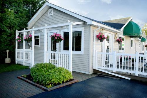 Hotel Adoba� Lockview