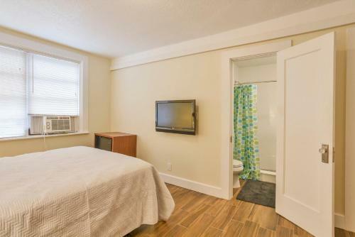 Hotel Palm Grove Inn