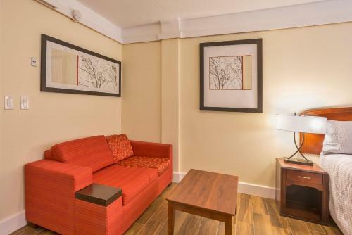 Hotel Palm Grove Inn