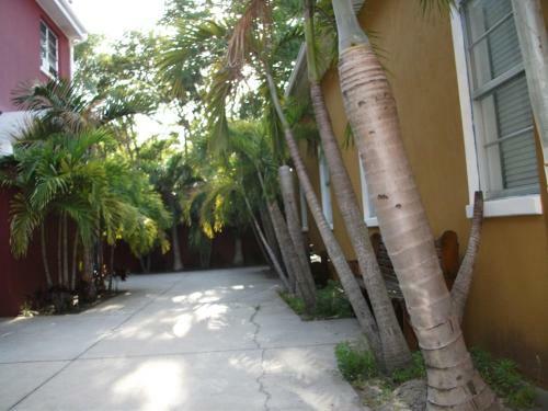 Hotel Palm Grove Inn